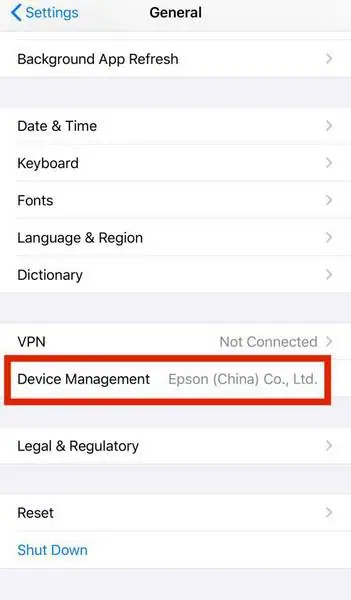 Daftar pengaturan Umum dengan baris Device Management yang menampilkan nama developer disorot