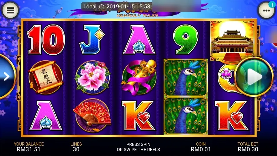 Gulungan Heavenly Ruler di LPE88 dengan gulungan surat, bunga peoni, kipas merah, tongkat naga, dua merak bertumpuk dan simbol istana di gulungan 5