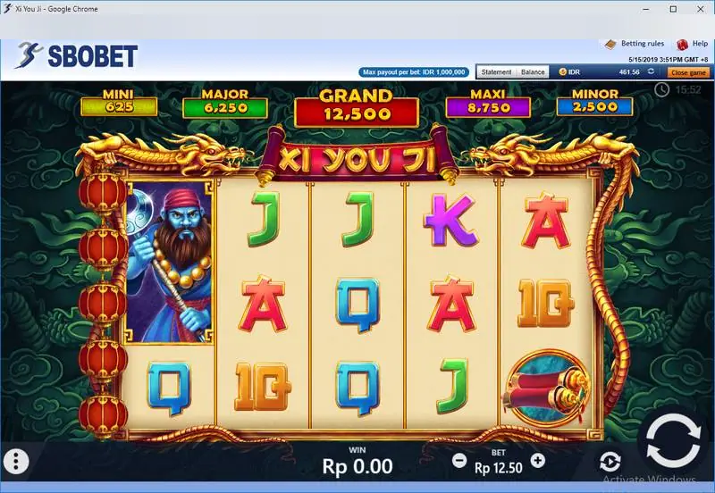 Gulungan Xi You Ji berbingkai naga emas, simbol prajurit berjanggut di gulungan pertama, huruf kartu, simbol gulungan surat dan lima kotak jackpot dari Mini sampai Grand